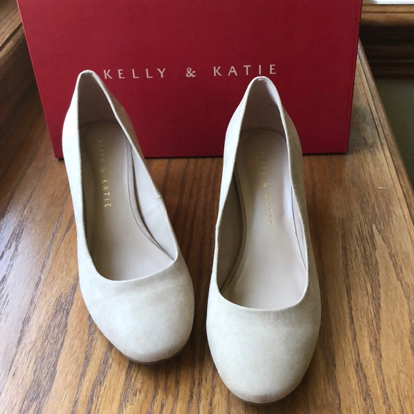 Kelly & Katie Shoes - Kelly & Katie heels size 6